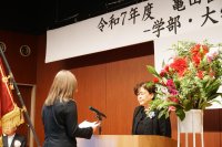 亀田医療大学が令和7年度入学式を挙行 ― 大学院博士後期課程DNPコース1期生も入学