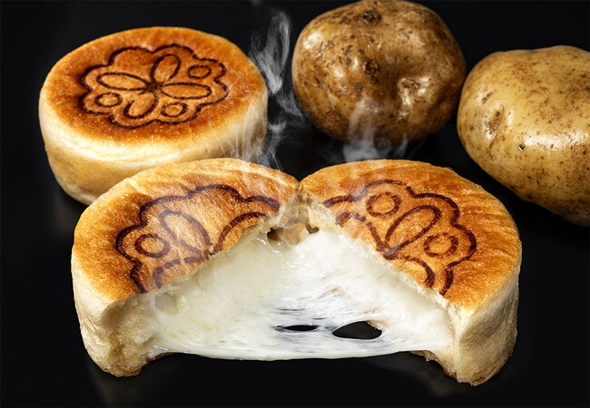 チーズがとろ～りあふれ出すイタリアンおやき『ポティジェッラ』が誕生。進化系ポテトチップスの東京駅限定ショップ「じゃがボルダ」史上初【Calbee+ 東京ばな奈共同開発】