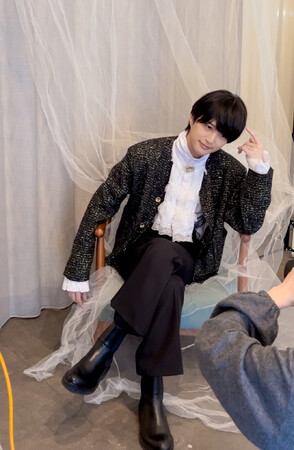 【取材風景をちょい見せ】王子様キャラ全開な前田大翔の取材風景を公開！「月刊スカパー！」2025年5月号が4月24日（木）に発売！