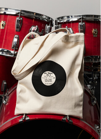 ＜A.P.C.＞　A.P.C.の根幹にある「音楽」を中心にブランドルーツに焦点を当てた、A.P.C. MUSIQUE CAPSULE COLLECTION 4月18日より発売