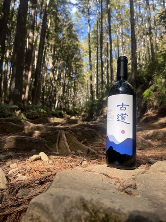 世界遺産・熊野古道の土壌で採取された酵母をもとに醸造したワイン「古道-KＯＤＯ-2024」を新発売！