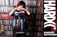 戦え！　何を!?　人生を！　ウォリアーになる時、それはいま！コアチョコ戦士の証、ウォリアーデイパックが6年ぶりに大登場！HARDCCウォリアーデイパック25が特別価格にて受注予約受付中！～モデルにRaMuを起用～