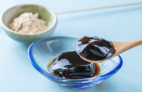 毎年大人気！「熱海・黒麦まんじゅう本舗」より熱海の縁起物「麦こがし」をかけて味わう、つるんとコクのある黒みつゼリー「みずくろ」季節限定で発売！