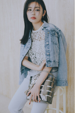LOUNIE×スタイリスト佐藤佳菜子さんとの大好評コラボ企画、4月18日(金)発売！2025春夏第1弾は、シーンレスに使えるTシャツ型