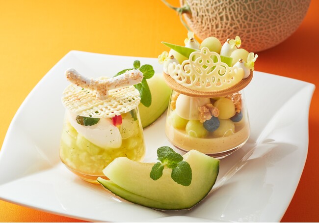 【ホテル日航大阪】メロン半玉分を2種のパフェで味わう「プレミアムメロンツインパフェ」5月1日より提供