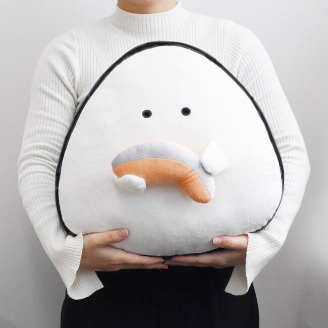 【ぎゅっとおにぎりさん】おにぎりのような見た目の生き物『ぎゅっとおにぎりさん』よりビッグクッションが登場！