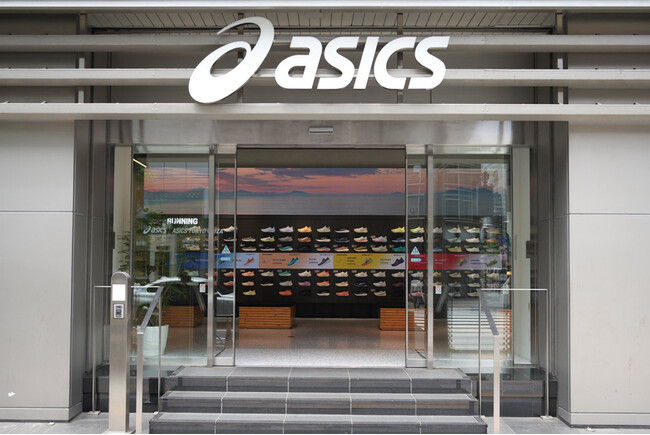 アシックスストア 1号店「ASICS TOKYO GINZA」がリニューアルオープン！ランニング用品に加え、新たにスポーツスタイルアイテムを拡充
