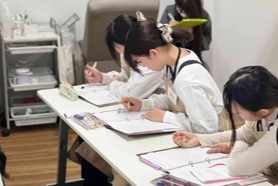首都圏に10店舗、まつ毛&眉毛専門サロン「ダイヤモンドアイズ」充実した教育環境と体制で、新入社員研修を実施