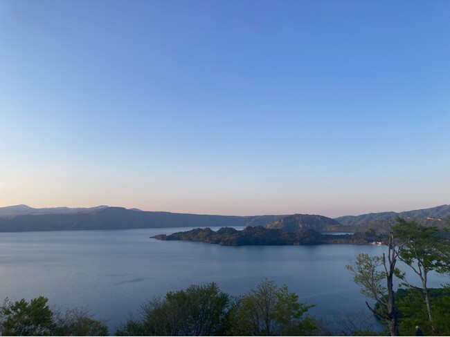IWATAの寝具で、十和田八幡平国立公園「Canteen & Microhotel uqui （うき）」での特別なひとときを。