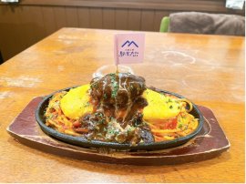 ごちそうオムバーグナポリタン