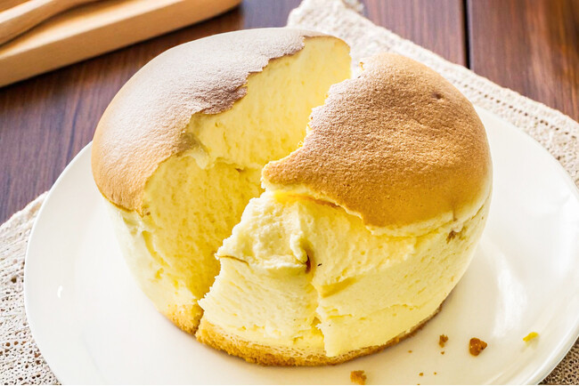 【毎年即完売】“生きたスイーツ”と話題！ふんわり焼き立てチーズスフレ、今年も1日限定で登場！