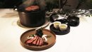 お茶の木で燻す香ばしさと鴨肉の旨みが重なる、春限定の一皿