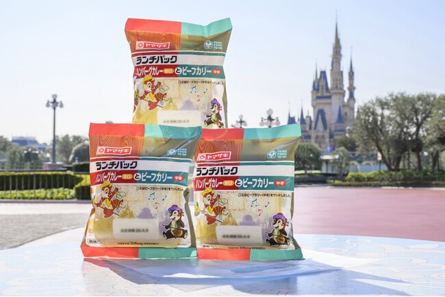 パーク気分をおうちでも！ 「ハングリーベア・レストラン」「カスバ・フードコート」のカレーをイメージした「ランチパック」が初登場