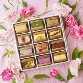 母の日限定パッケージ※カーネーションはイメージです。