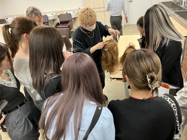 プロの現場で磨く技術と自信。麻生美容専門学校の学生がTGC熊本2025でリアルなプロ経験を積む