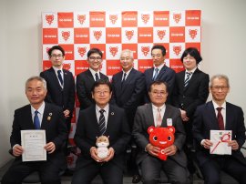 「たすけあい奨学制度」寄付 贈呈式の様子 「たすけあい奨学制度」寄付 贈呈式の様子