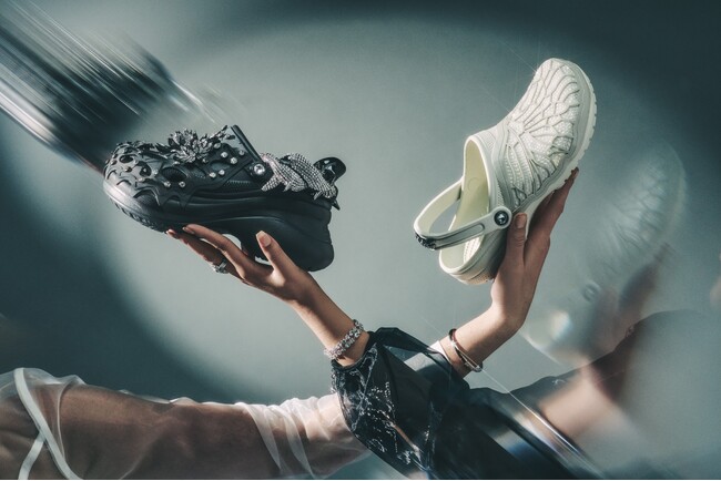 Crocs(TM)、『SWAROVSKI(R)』との初コラボレーションコレクションを2025年5月7日(水)より発売開始　Crocs史上最高額となる1足、18万円のクロッグが登場
