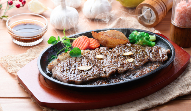 ステーキ店の倒産、2024年は過去最多　「輸入牛肉」高騰で苦境　「リーズナブル」だった米国産で値上がり深刻