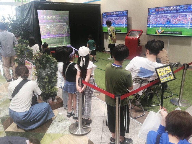 埼玉県西浦和で行われた、2025年GW3日間限定の本気のペナルティキック空間に大興奮！「ガーデンシティ西浦和～幼児も！大人も！みんな集まれ、デジタルサッカー無料体験会」開催