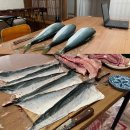 「魚の皮から革細工」づくりの様子 「魚の皮から革細工」づくりの様子