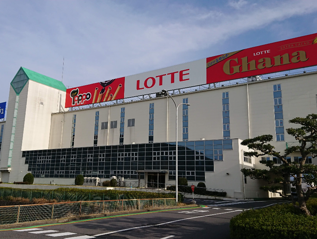 ロッテ滋賀工場にカーポート型太陽光発電設備を新設　年間約300トンのCO2排出量を削減！