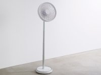 最大75cmまで伸縮する小型扇風機　省エネDCモーターの「コンパクトファン」を発売