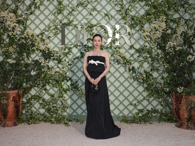 【DIOR FINE JEWELLERY】 ラ コル ノワール城にて開催されたハイジュエリー コレクションの発表会に華やかなセレブリティが登場