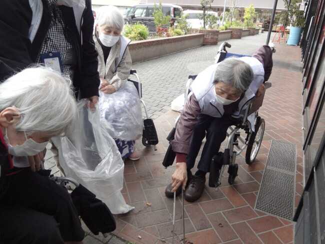 【認知症共生社会の実現を目指す】4月10日（木）、愛知県常滑市でご利用者とともに地域清掃ボランティアを実施しました