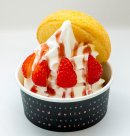 ペコちゃんのほっぺPremiumミルキーソフトクリーム(苺&苺ソーストッピング) ペコちゃんのほっぺPremiumミルキーソフトクリーム(苺&苺ソーストッピング)