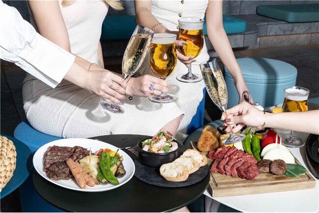 W大阪のオープンエアテラス＆屋内プールを夏季限定オープン！Summer Glow～Night Pool BBQ～を6月9日（月）より開催