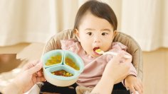 離乳食タイムの革命！持ちかえの手間なくお食事タイムをスムーズに　【くるくるプレート】5月上旬発売