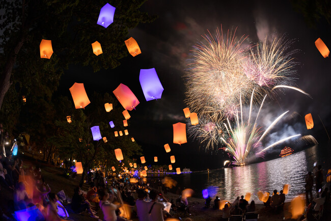 思いを込めた花火の打ち上げで、十和田湖湖水まつりのフィナーレを華やかに!