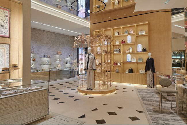 【DIOR】表参道ブティックをリニューアルオープン