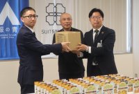 青山商事、非常用食品をファミマフードドライブに初寄贈
食品ロス削減と地域の食支援に貢献