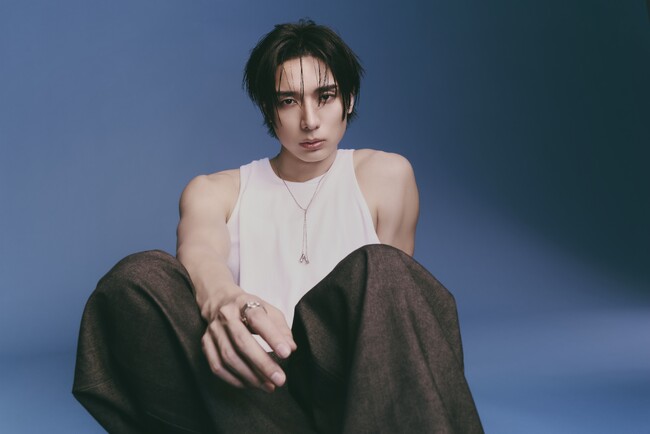 日本での本格再始動が世界中で話題沸騰中の安達祐人 1st EP「BLUE SPRING」を本日リリース！豪華制作陣と描いた新たな決意と等身大の自分を感じる全4曲！