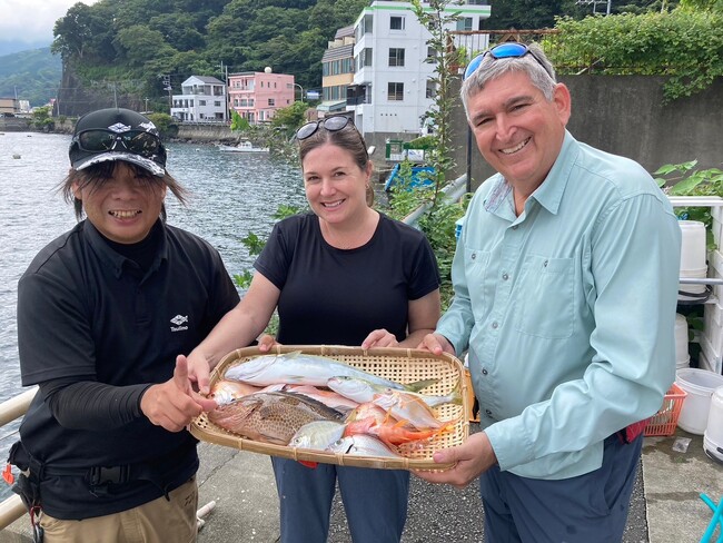 【静岡・沼津】富士山を望む絶景で“釣って食べる”体験！初心者OKのインバウンド向け「ふね釣り＆和食ツアー」開始