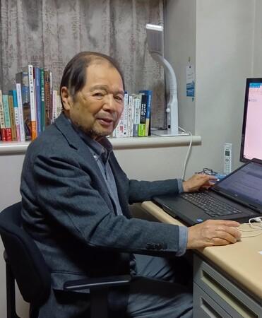 「人生100年時代」82歳の新人小説家がデビュー。日本の戦争から今日までの80年間、時代の変化の断片を紡ぐ「津田三紀夫」の長編経済サスペンス小説が面白い。高齢化時代のプラスの側面がこんなところにも。