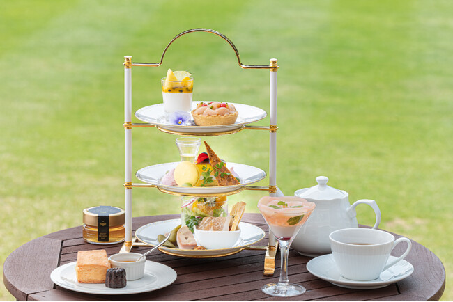 【仙台ロイヤルパークホテル】『献上桃の郷』の桃と『EIGHT CROWNS』のはちみつ　サマーアフタヌーンティーセット／ロビーラウンジ「フォンテーヌ」