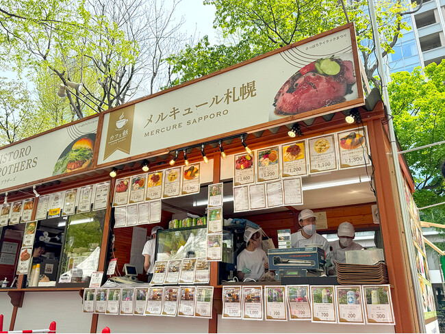 【メルキュール札幌】初夏の風物詩「さっぽろライラックまつり」が始まりました。メルキュール札幌は大通会場に初出店！自慢のメニューで腕をふるいます。