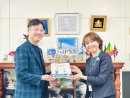 大倉山小学校　贈呈式