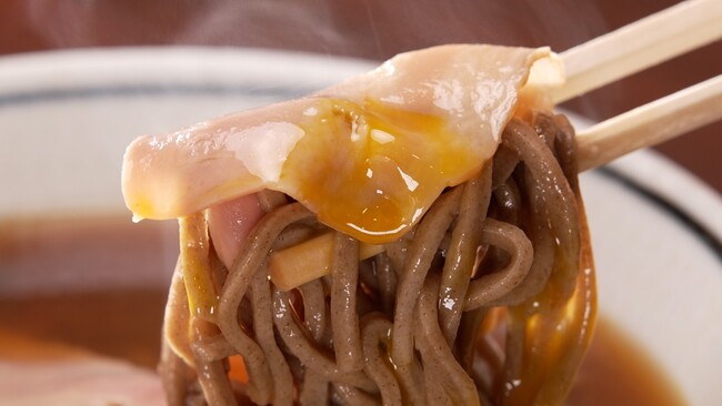 【ＢＳ日テレ】「ドランク塚地のふらっと立ち食いそば」革命が起きた！和と洋のマリアージュにドランク塚地も虜！　「ベーコンエッグそば」に衝撃！　おつゆは生き物！データに裏打ちされた店主のこだわり