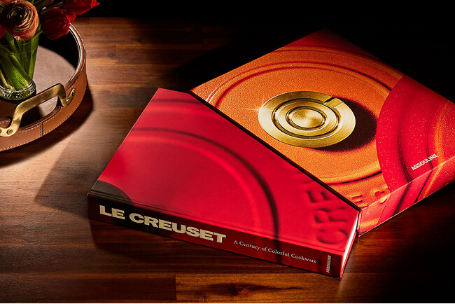 ル・クルーゼの100年を伝えるストーリー・ブック『Le Creuset: A Century of Colorful Cookware』日本国内50冊限定販売