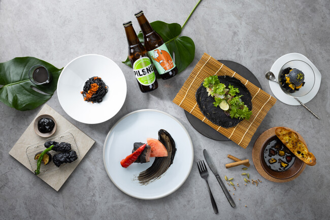 コートヤード・バイ・マリオット 新大阪ステーション_全メニューを「黒」で統一！ 黒で描く夏の夜はスパイスがアクセント。夏限定ディナー「BLACK LAVA SPICE」を発売