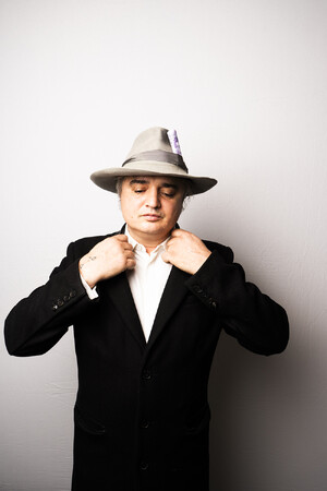 ピーター・ドハーティ、ニューアルバム『FELT BETTER ALIVE』をリリース、 幼い家族とパペットが織りなす新曲「POT OF GOLD」のミュージックビデオも公開