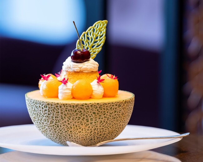 都内の隠れ家ホテルで味わう、季節の特製パフェ～ 5月はあんみつ風パフェ、6月はメロンパフェが登場～