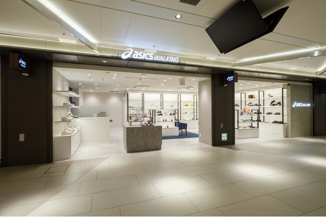 ASICS Walkingの直営店「ASICS WALKING名古屋サカエチカ」を5月21日（水）に移転オープン！