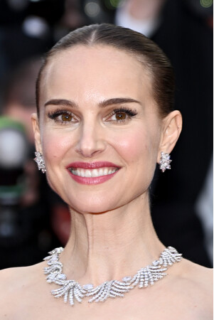 【TIFFANY & CO.】ナタリー・ポートマンが第78回カンヌ国際映画祭にティファニーを纏い登場