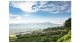 憧れのクルーズトレイン「TRAIN SUITE 四季島」で、信州ガストロノミーの粋を五感で味わう至福のひとときを｡田邉真宏シェフ、4年連続でランチを担当。