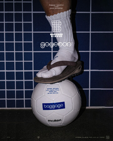 【goyemon×Baggage】フットボールと日常をつなぐ、雪駄×スニーカーが登場。コラボ限定のサッカーボールも同時発売。