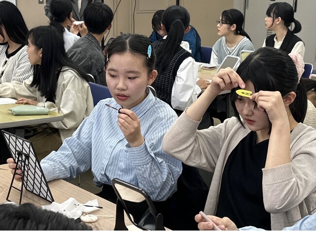 メイクを通して自己表現を最大化させる「KISSMEメイク部」を愛知商業高等学校で開催